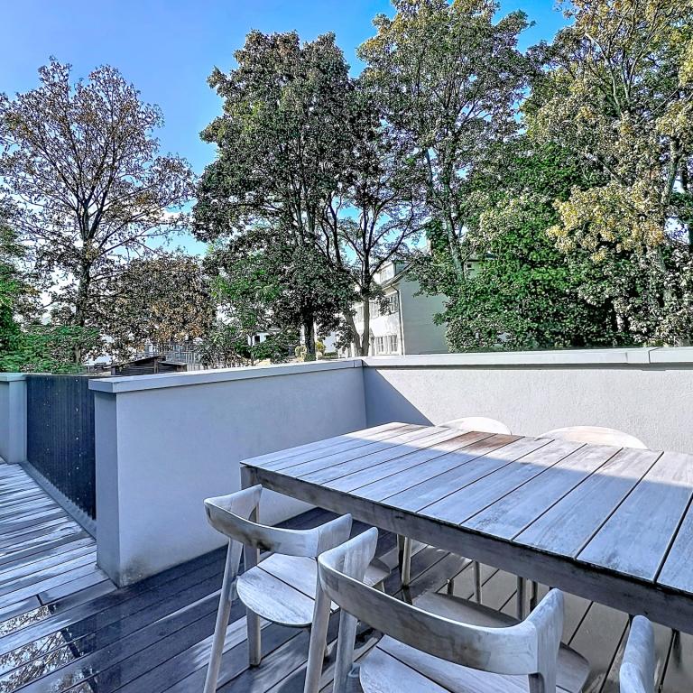 Maison communale d’Uccle : Appartement. 2ch + 3terr. + park.