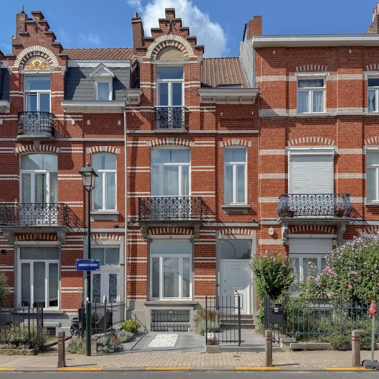 Uccle, Ravissante maison rénovée 5 ch avec jardin