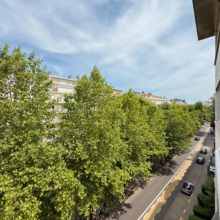 Churchill/Cavell - Appart ± 180 m² avec terrasses et garage.