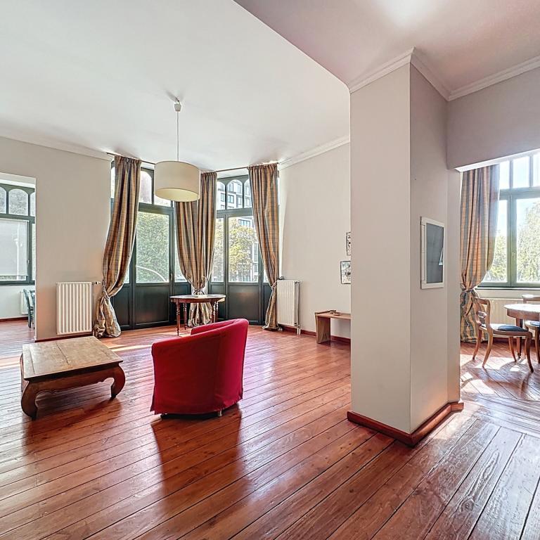 Etangs d'Ixelles / Louise : Bel appartement de caractère