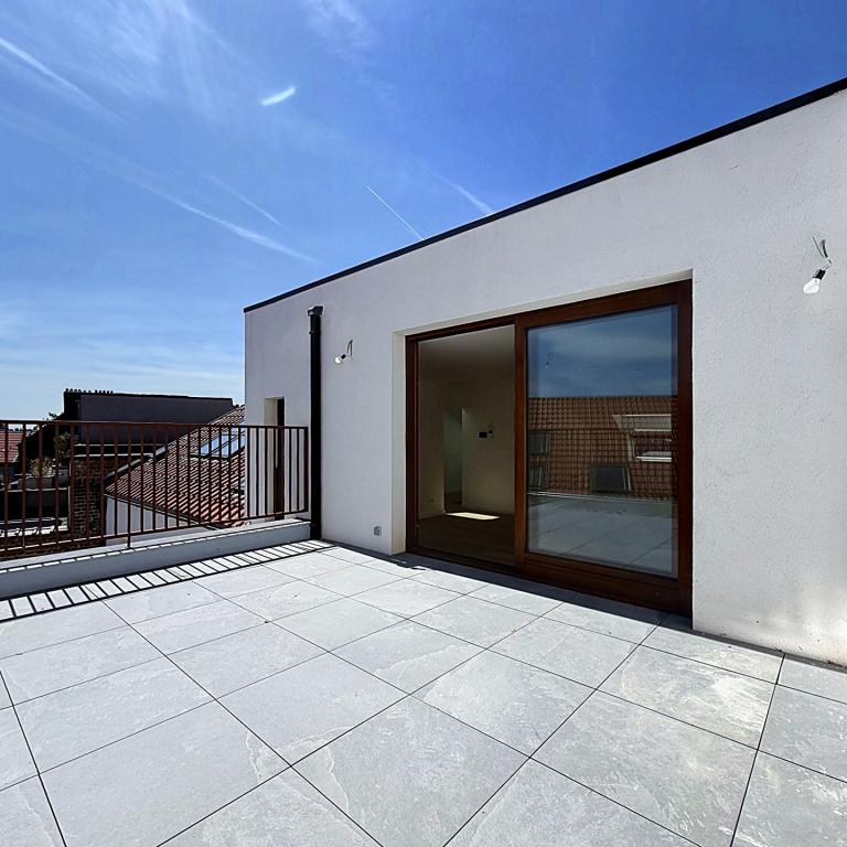 Stephanie/Toison d'or, penthouse rénové ±120m² 3ch terr 17m²