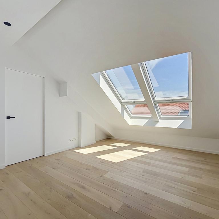 Stephanie/Toison d'or, penthouse rénové ±120m² 3ch terr 17m²