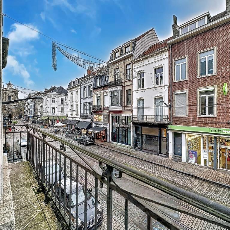 Bailli : Bel appartement meublé + grand balcon
