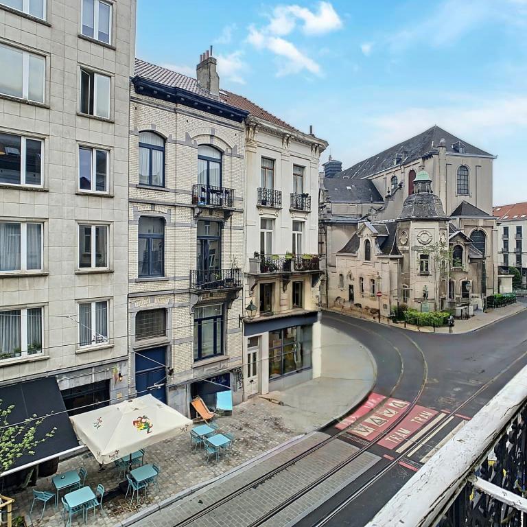 QUARTIER CHATELAIN : Magnifique triplex entièrement rénové