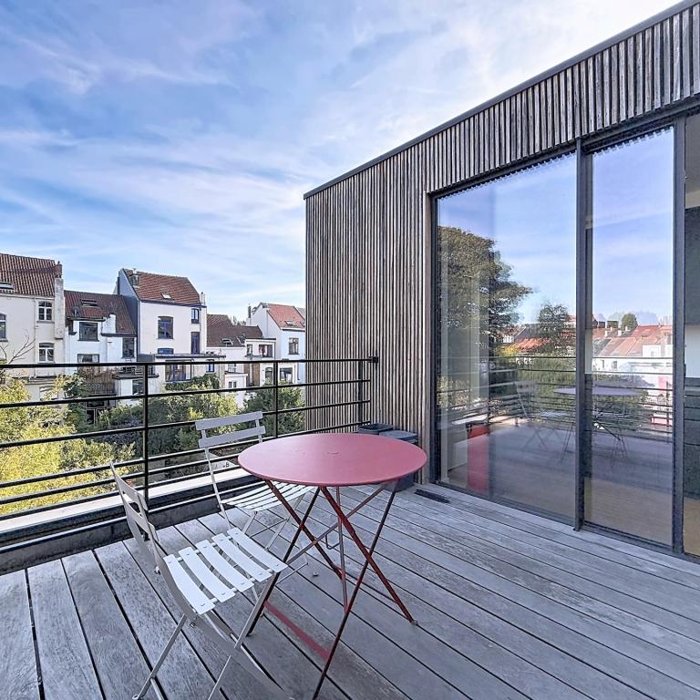 Cimetière d'Ixelles : Duplex 2 chambres meublé + terrasse 