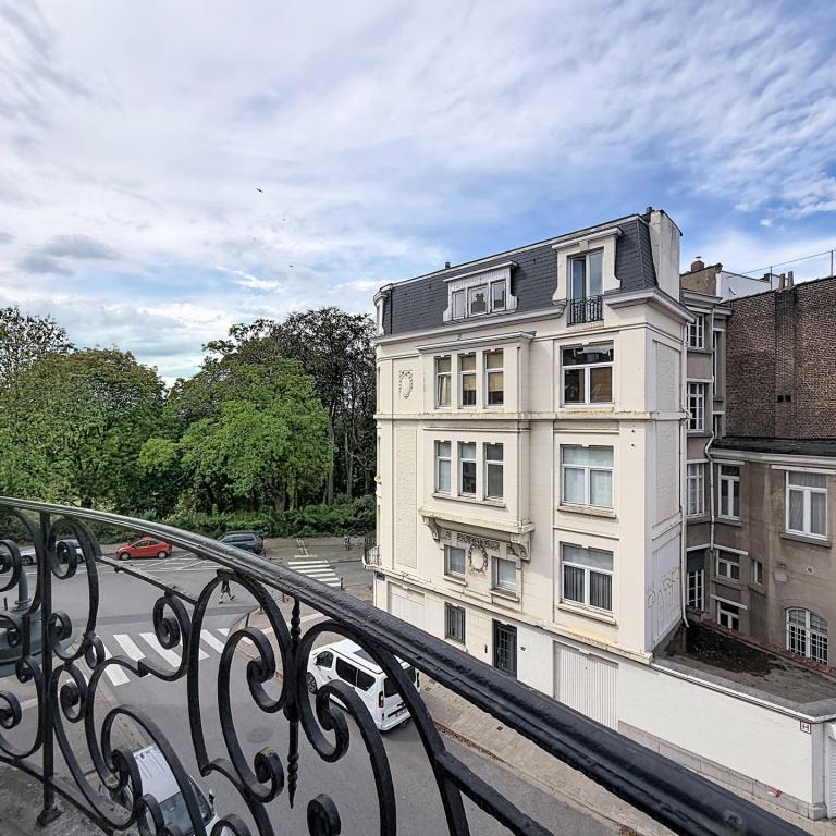 Parc de Forest : Bel appartement 3 chambre + terrasse