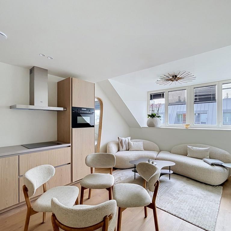 Cinquantenaire - Magnifique duplex meublé 1 ch. rénové