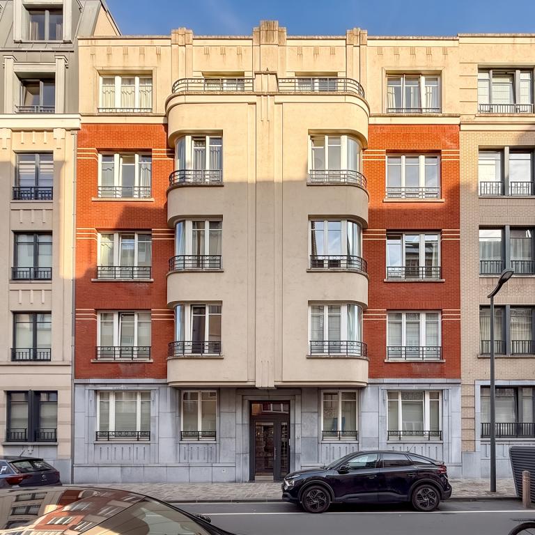 Ixelles, Place Brugmann appartement avec terrasse, parking
