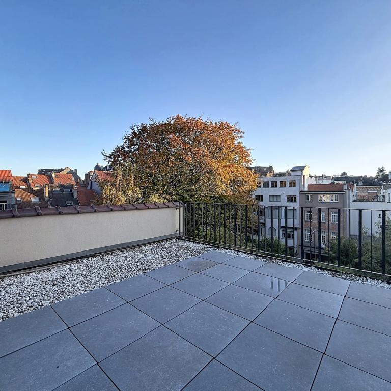 Pl. Brugmann : Superbe duplex penthouse rénové