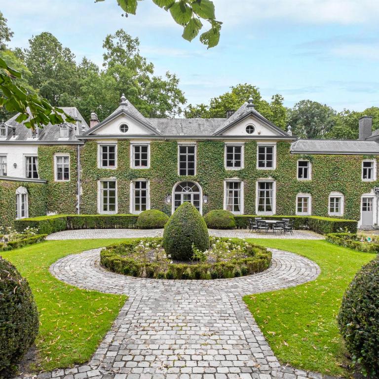 Château édifié en 1756 sur un terrain de 5.9 hectares