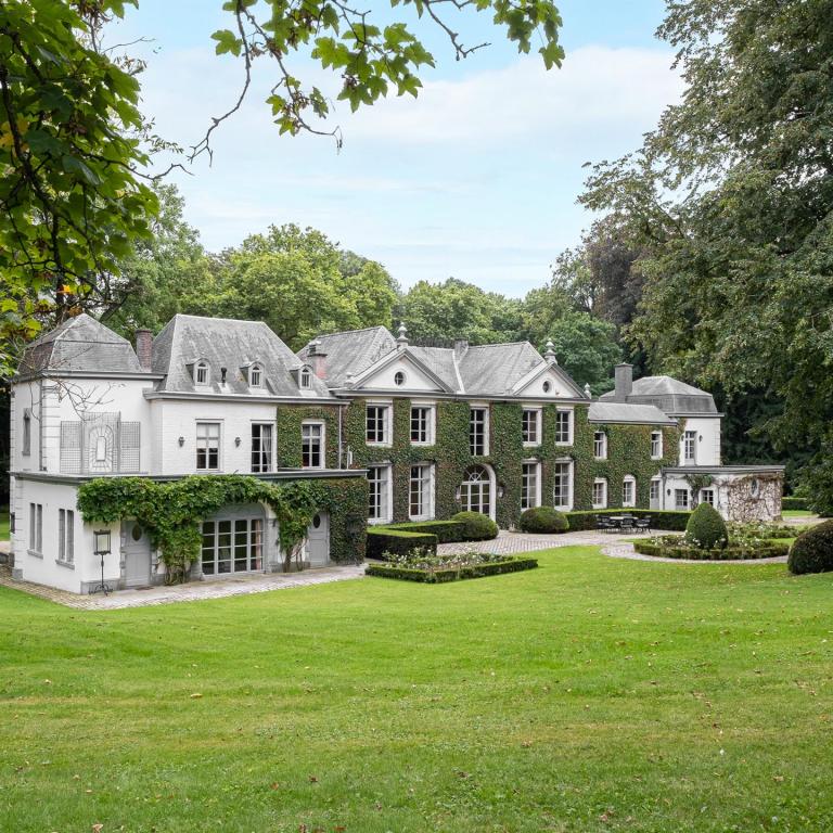 Château édifié en 1756 sur un terrain de 5.9 hectares