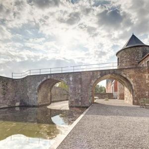 Château du XIII, au coeur d'un vaste domaine de ± 15 ha