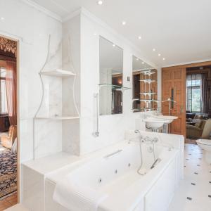 SOUS OFFER !! Cambre, splendide appartement de caractère, 4 ch et garage 