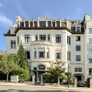 SOUS OFFER !! Cambre, splendide appartement de caractère, 4 ch et garage 