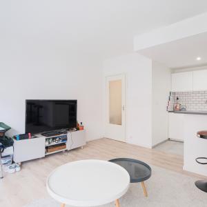 Sous compromis - Quartier Schuman - Lumineux studio rénové