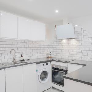 Sous compromis - Quartier Schuman - Lumineux studio rénové