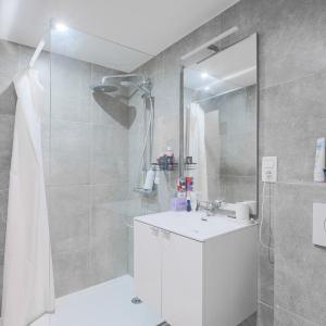 Sous compromis - Quartier Schuman - Lumineux studio rénové