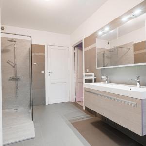 SOUS OFFRE !! Pl. Brugmann/ Molière: Superbe maison 5 chambres+ dépendance