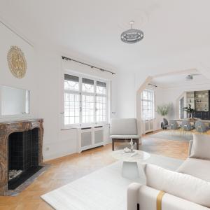 SOUS OFFRE !! Pl. Brugmann/ Molière: Superbe maison 5 chambres+ dépendance