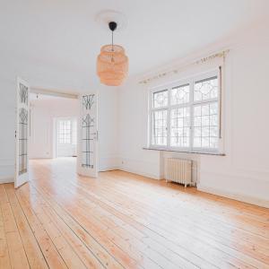 SOUS OFFRE !! Pl. Brugmann/ Molière: Superbe maison 5 chambres+ dépendance