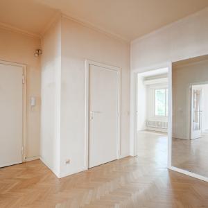 SOUS OFFRE !! Churchill: Appartement 1 chambre à rénover + terrasses