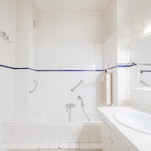 SOUS OFFRE !! Churchill: Appartement 1 chambre à rénover + terrasses