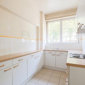 SOUS OFFRE !! Churchill: Appartement 1 chambre à rénover + terrasses