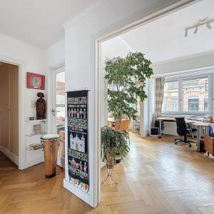 SOUS OFFER !! Place Brugmann: appartement 1 chambre avec balcon et garage