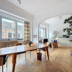SOUS OFFER !! Place Brugmann: appartement 1 chambre avec balcon et garage