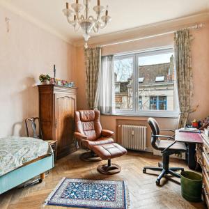 SOUS OFFER !! Place Brugmann: appartement 1 chambre avec balcon et garage