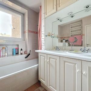 SOUS OFFER !! Place Brugmann: appartement 1 chambre avec balcon et garage