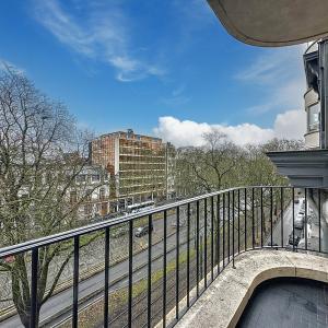 Louise : Appartement de prestige 3 ch. meublé + terrasse S/O