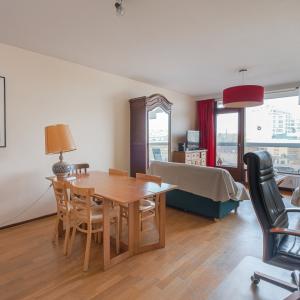 SOUS COMPROMIS - Place Jourdan: superbe appartement 2ch + 2 terr parking