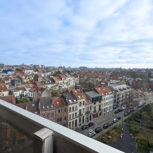 SOUS COMPROMIS - Place Jourdan: superbe appartement 2ch + 2 terr parking