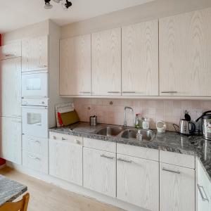 SOUS COMPROMIS - Place Jourdan: superbe appartement 2ch + 2 terr parking