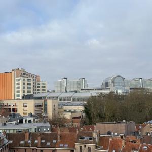 SOUS COMPROMIS - Place Jourdan: superbe appartement 2ch + 2 terr parking