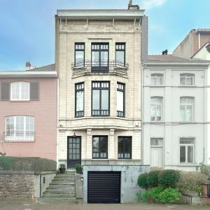SOUS OFFRE !! Wolvendael : Splendide maison 4 chambres, bureau et jardin