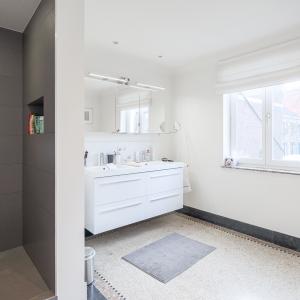 SOUS OFFRE !! Wolvendael : Splendide maison 4 chambres, bureau et jardin
