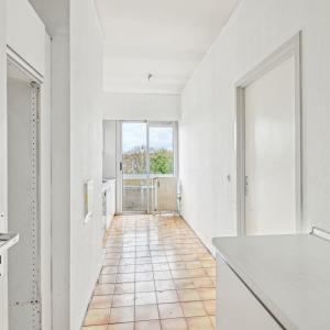 SOUS OFFRE ! Bascule : Appartement à rénover avec terrasses 