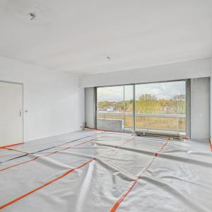 SOUS OFFRE ! Bascule : Appartement à rénover avec terrasses 