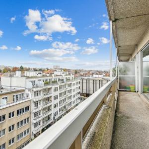 SOUS OFFRE ! Bascule : Appartement à rénover avec terrasses 