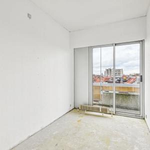 SOUS OFFRE ! Bascule : Appartement à rénover avec terrasses 