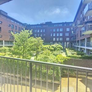Rez-de chaussée +-145m²,3ch. + terrasse