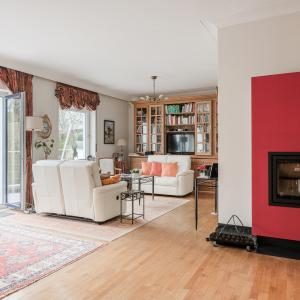 SOUS OFFRE !! Sapinière : Superbe maison 4 chambres, bureau + beau jardin 