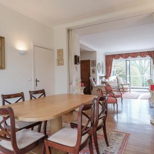 SOUS OFFRE !! Sapinière : Superbe maison 4 chambres, bureau + beau jardin 