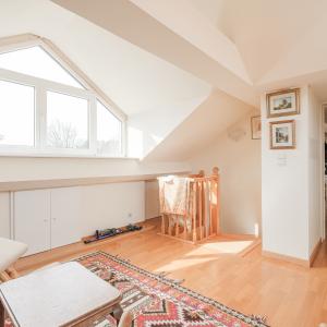 SOUS OFFRE !! Sapinière : Superbe maison 4 chambres, bureau + beau jardin 