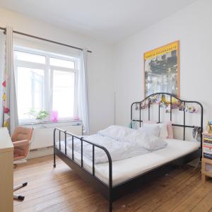 SOUS OFFRE !! Cavell/ Depage : Belle maison à rafraichir + garage 
