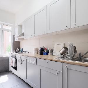SOUS OFFRE !! Cavell/ Depage : Belle maison à rafraichir + garage 