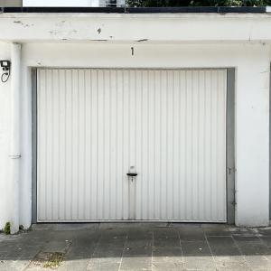 SOUS OFFRE !! Cavell/ Depage : Belle maison à rafraichir + garage 