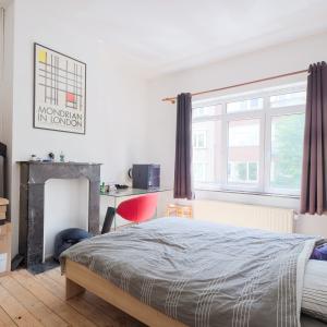 SOUS OFFRE !! Cavell/ Depage : Belle maison à rafraichir + garage 
